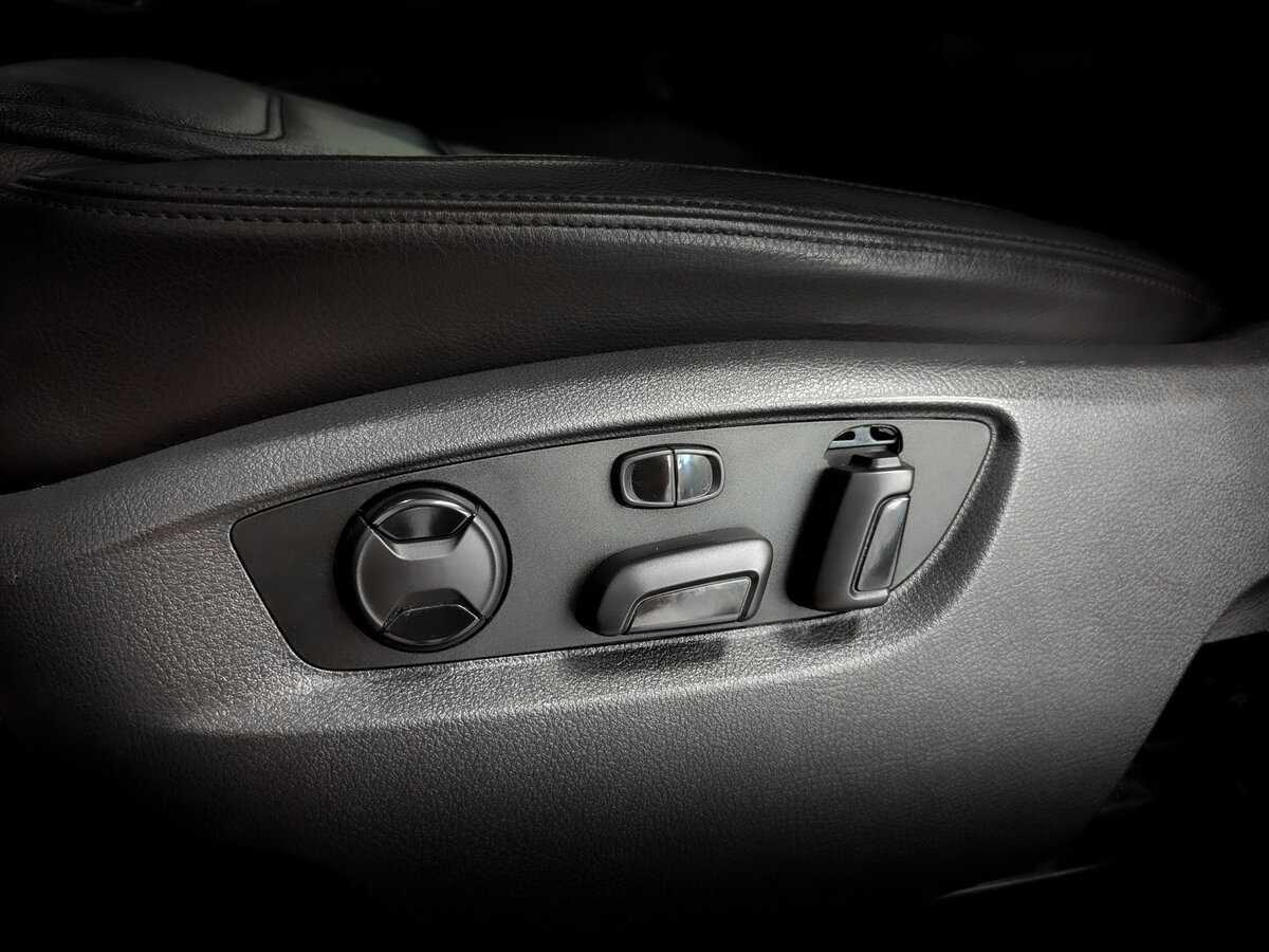 Volkswagen Touareg с пробегом — 2013 год. Фото: #18