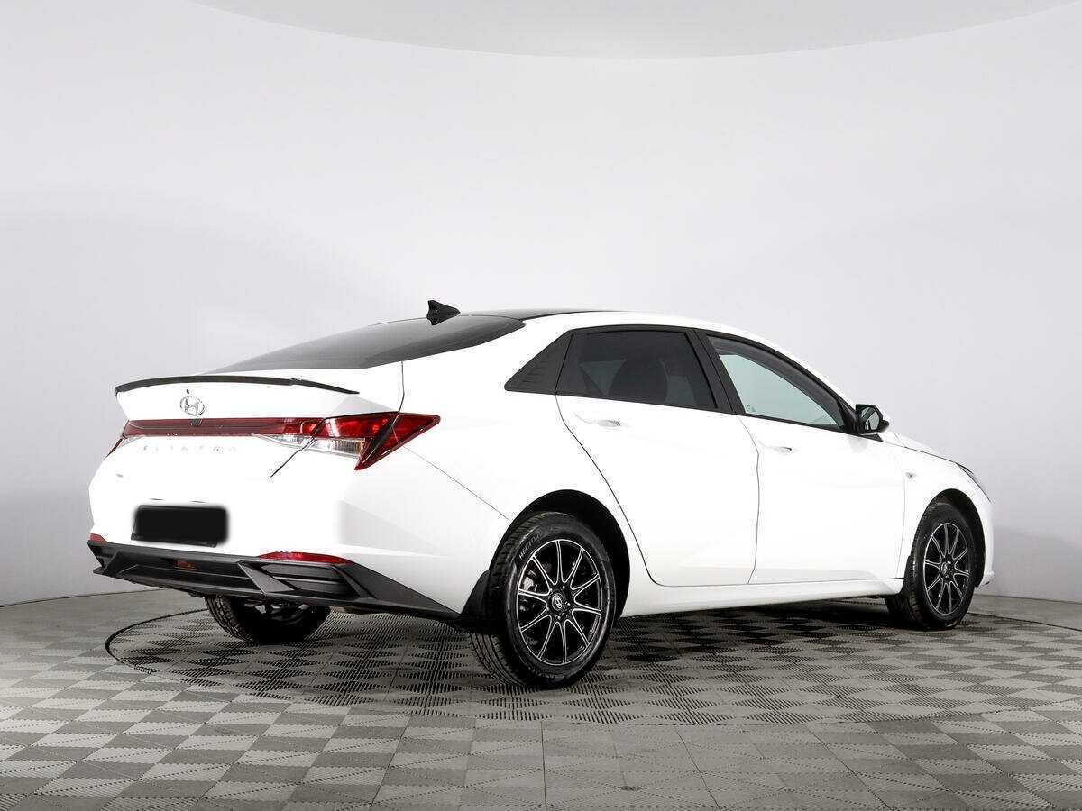 Hyundai Elantra с пробегом — 2021 год. Фото: #4