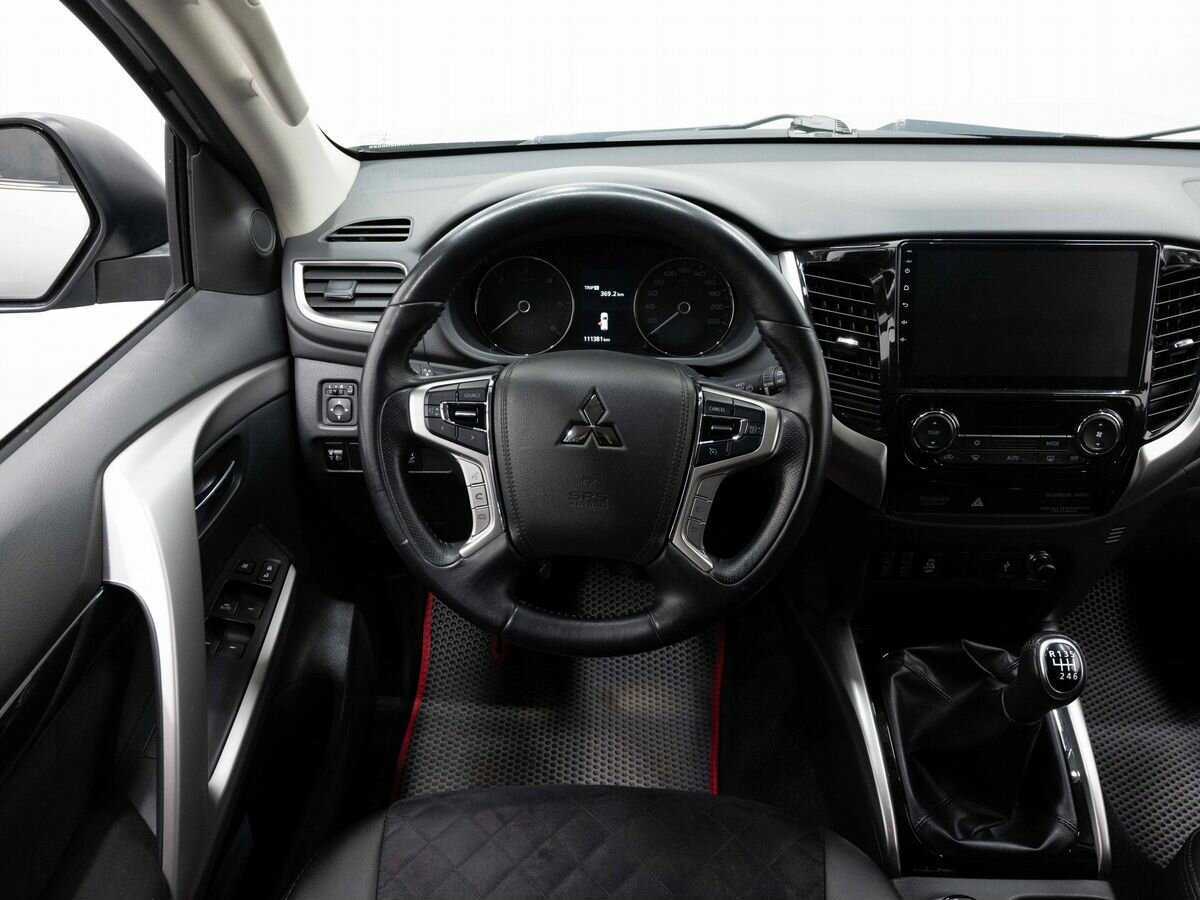 Mitsubishi Pajero Sport с пробегом — 2017 год. Фото: #14