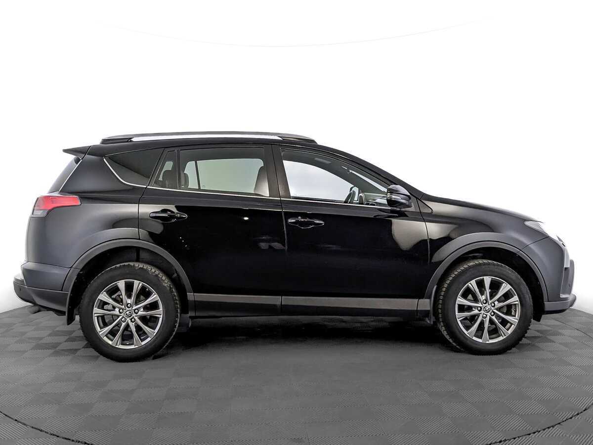 Toyota RAV4 с пробегом — 2017 год. Фото: #3