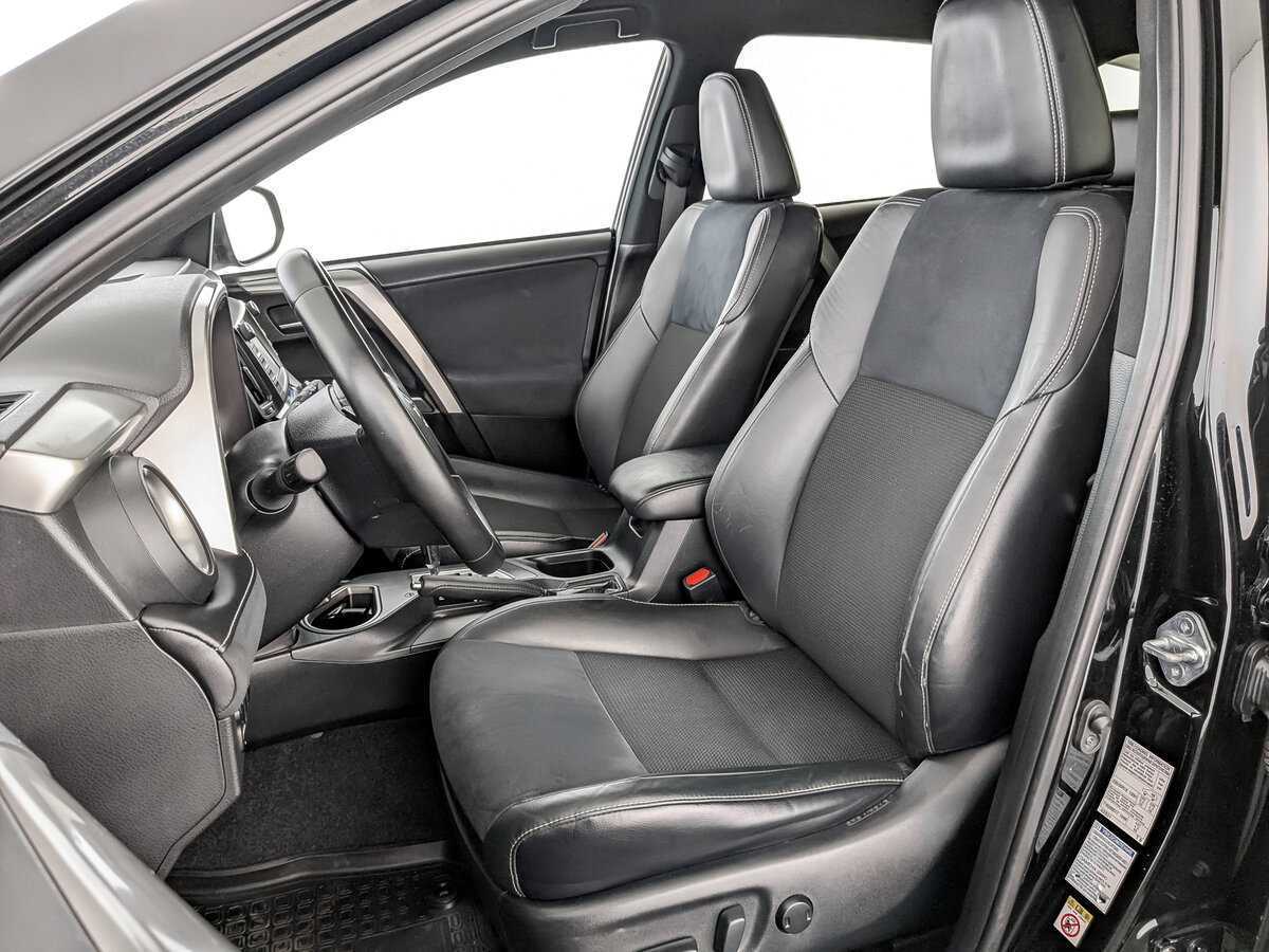 Toyota RAV4 с пробегом — 2017 год. Фото: #17
