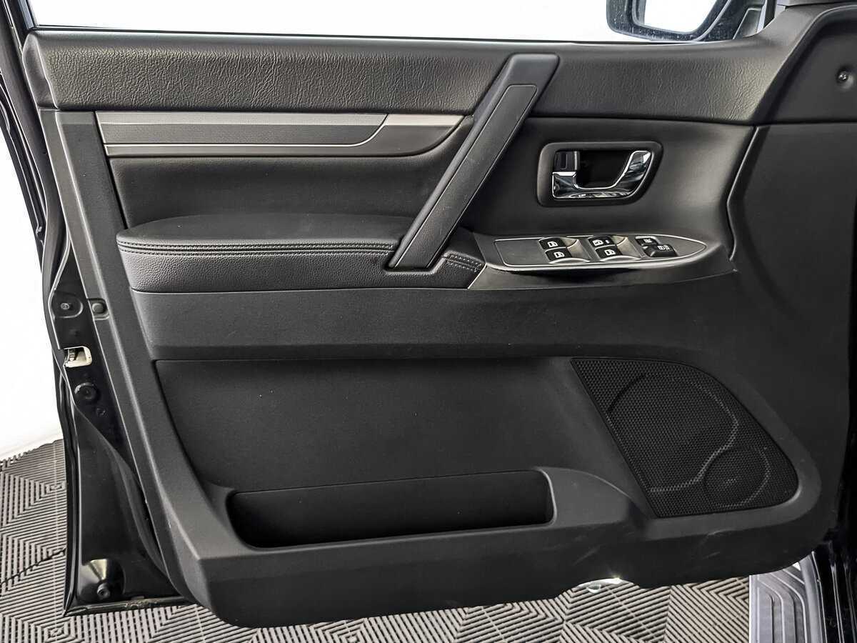 Mitsubishi Pajero с пробегом — 2013 год. Фото: #18