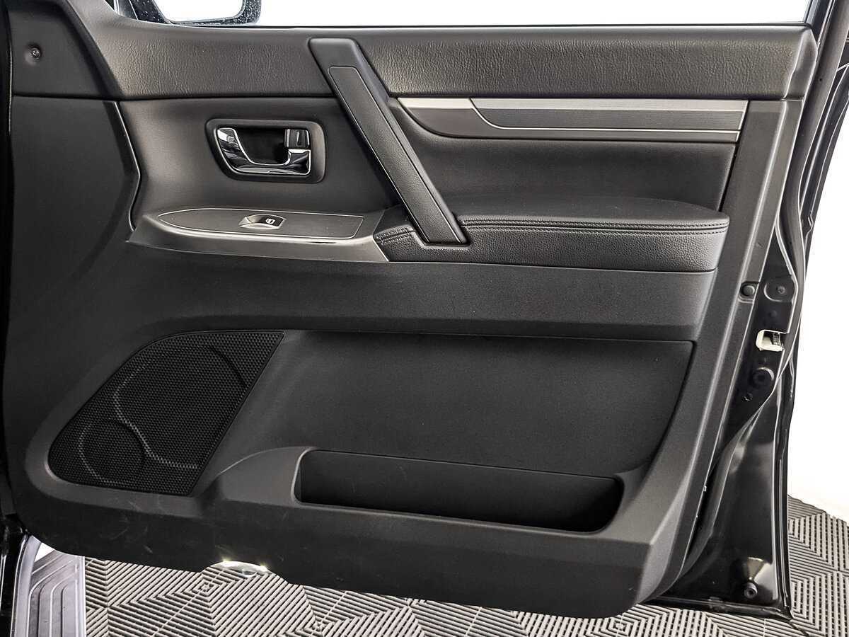 Mitsubishi Pajero с пробегом — 2013 год. Фото: #24