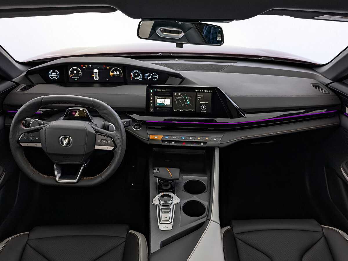 Changan UNI-V с пробегом — 2024 год. Фото: #13