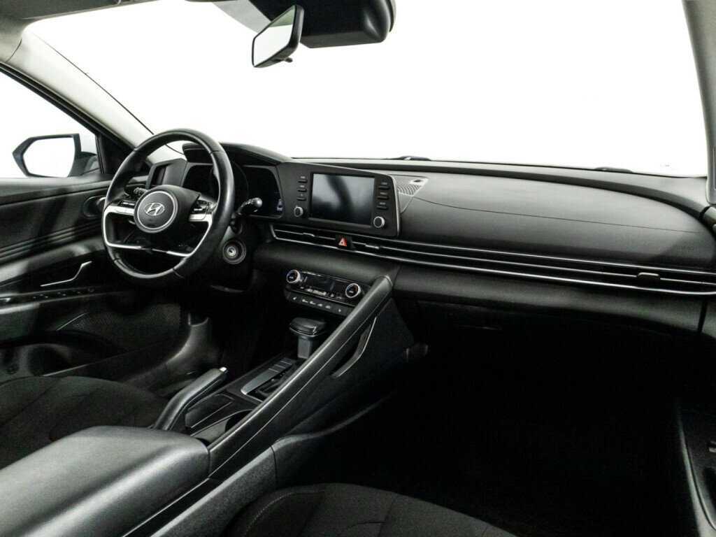 Hyundai Elantra с пробегом — 2021 год. Фото: #8