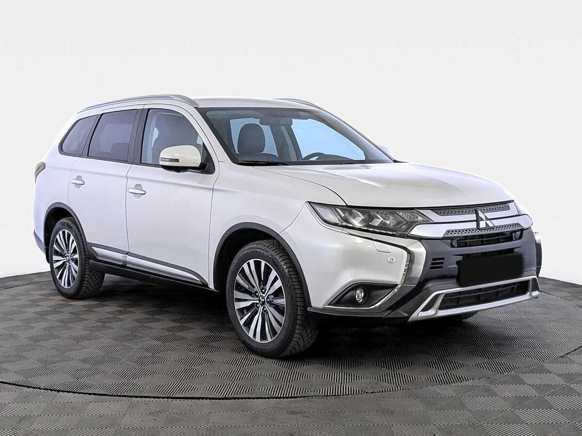 Mitsubishi Outlander с пробегом — 2021 год. Фото: #2