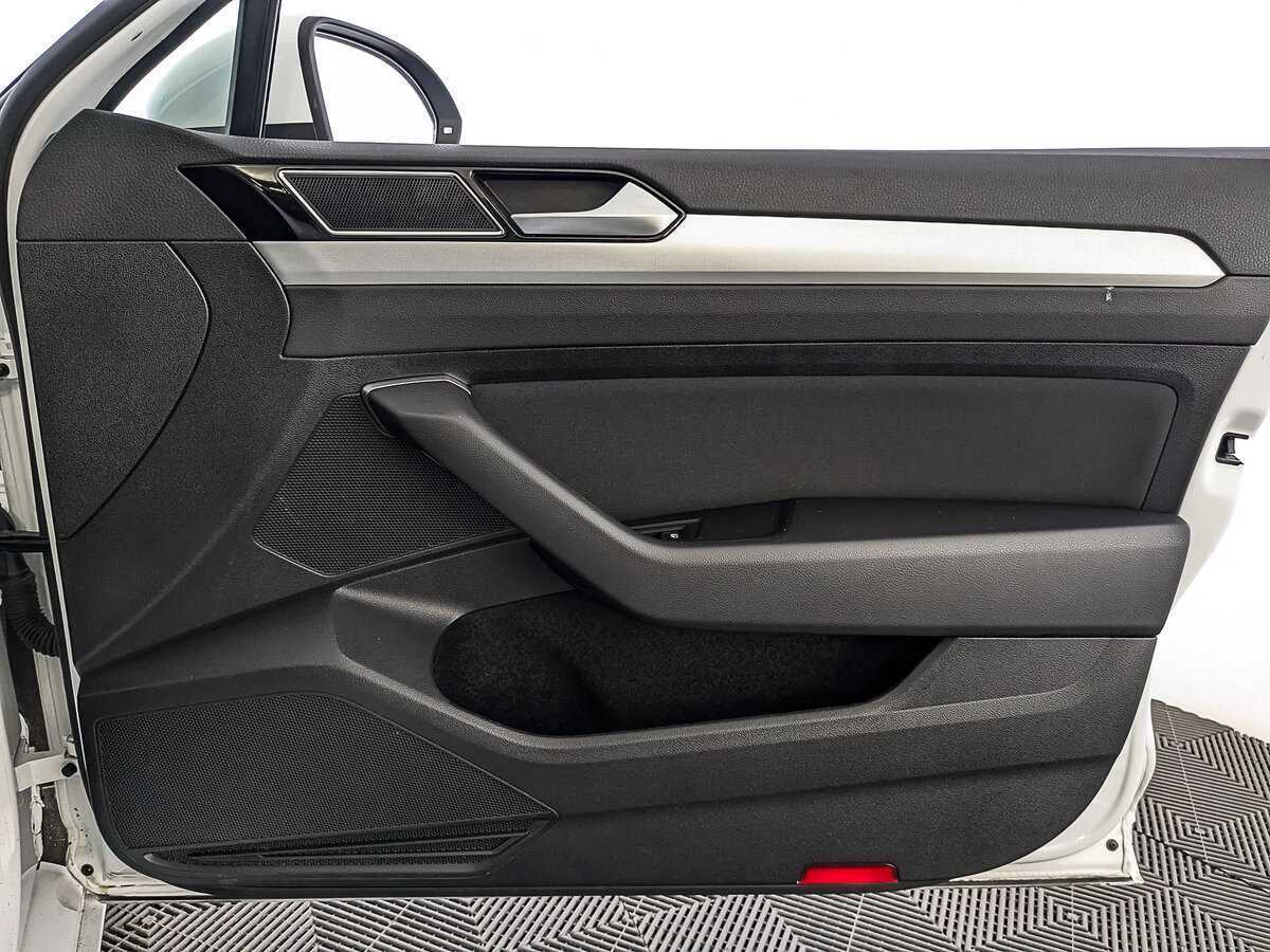 Volkswagen Passat с пробегом — 2019 год. Фото: #24