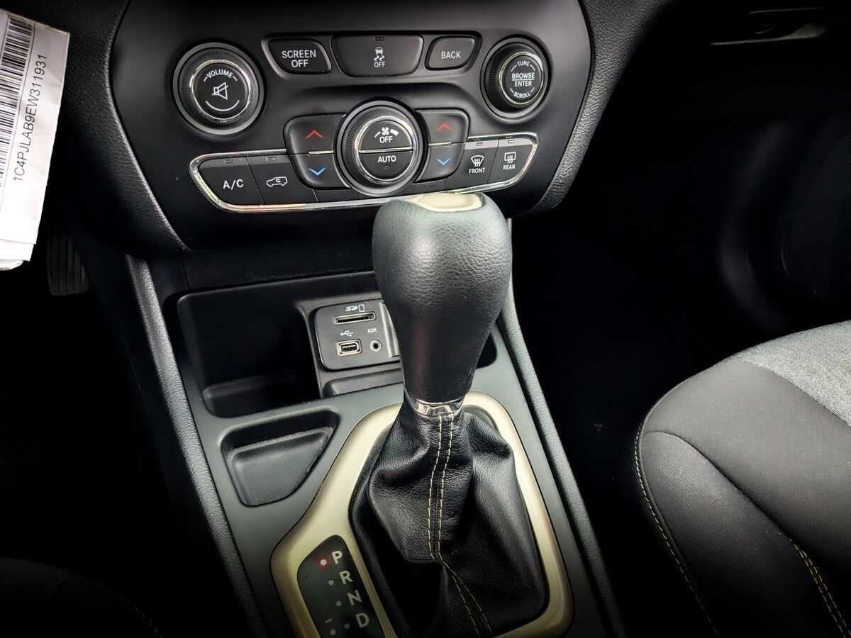 Jeep Cherokee с пробегом — 2014 год. Фото: #22