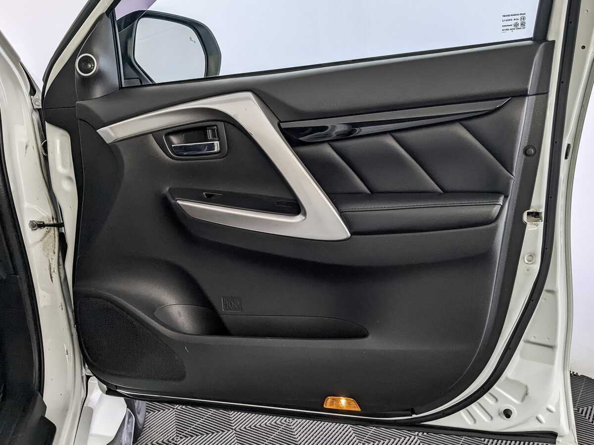 Mitsubishi Pajero Sport с пробегом — 2017 год. Фото: #22