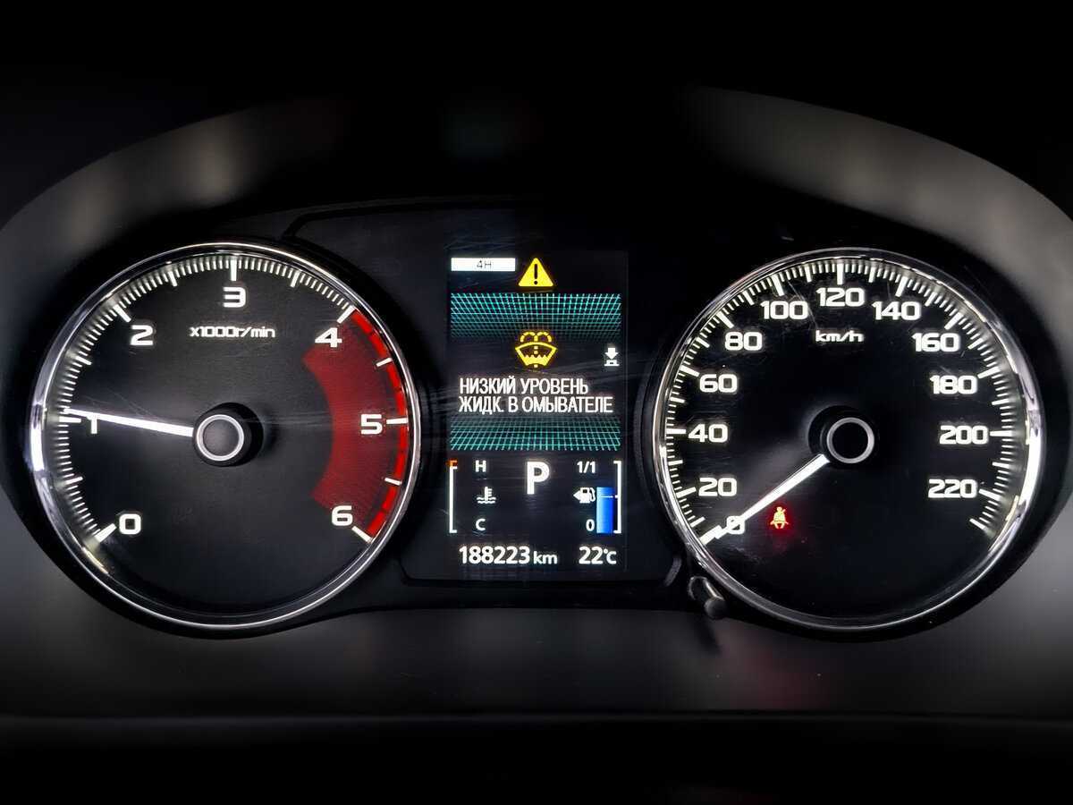 Mitsubishi Pajero Sport с пробегом — 2018 год. Фото: #12