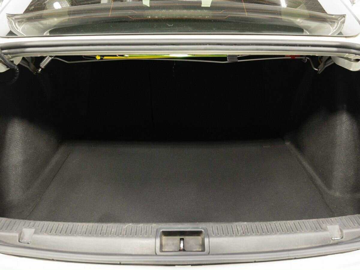 Renault Fluence с пробегом — 2013 год. Фото: #23