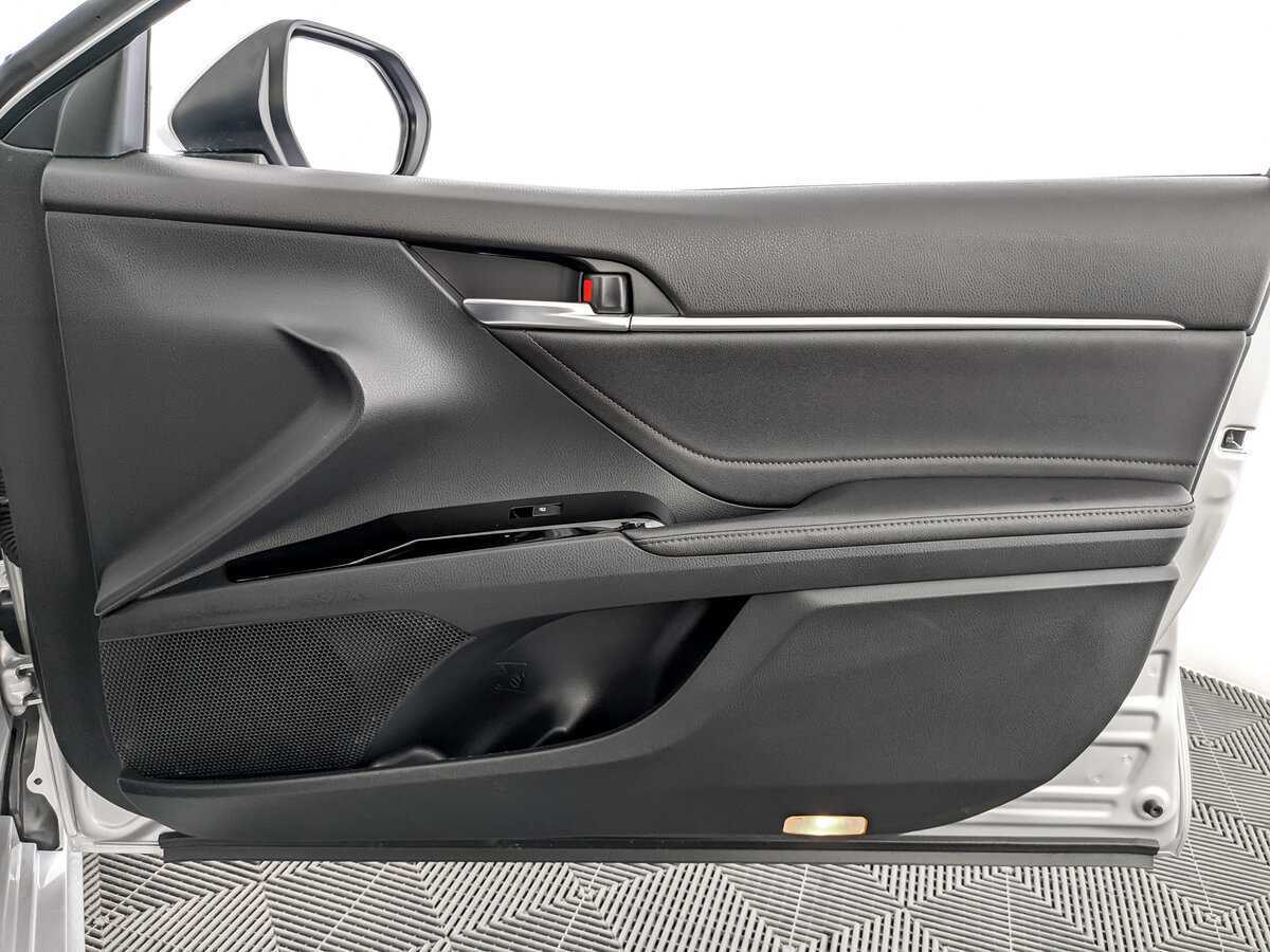 Toyota Camry с пробегом — 2019 год. Фото: #22