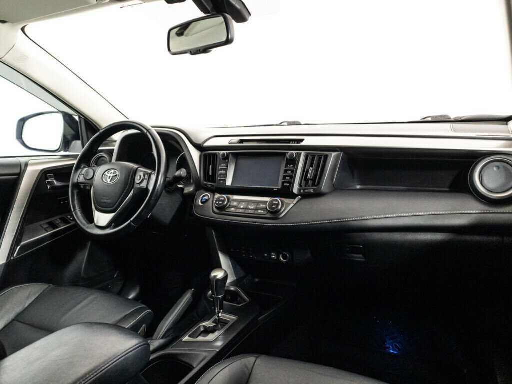 Toyota RAV4 с пробегом — 2017 год. Фото: #8