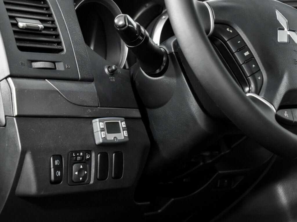 Mitsubishi Pajero с пробегом — 2013 год. Фото: #9