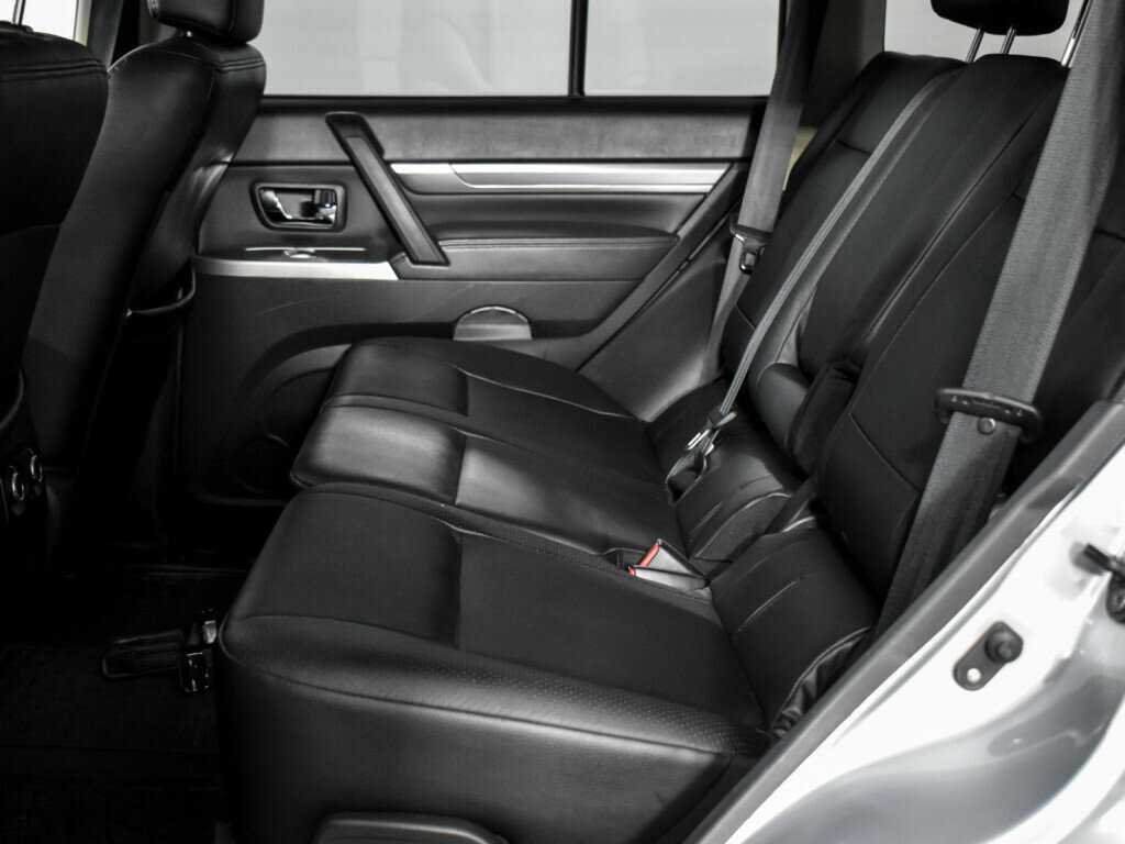 Mitsubishi Pajero с пробегом — 2013 год. Фото: #13