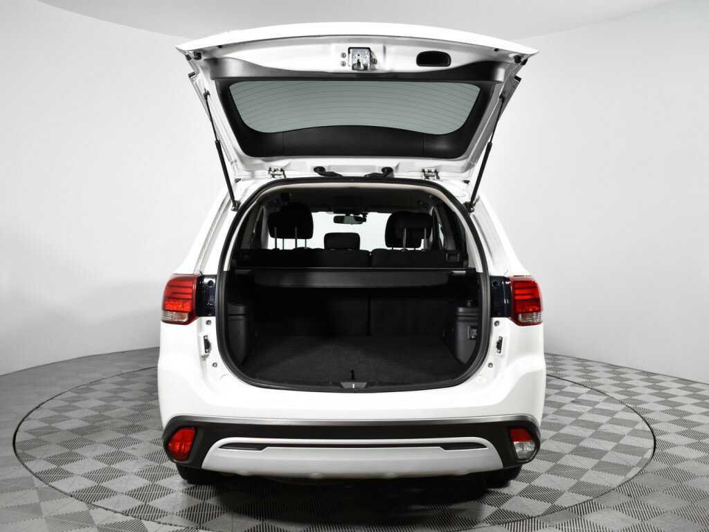 Mitsubishi Outlander с пробегом — 2020 год. Фото: #16
