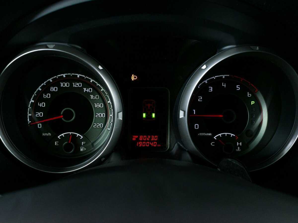 Mitsubishi Pajero с пробегом — 2013 год. Фото: #10