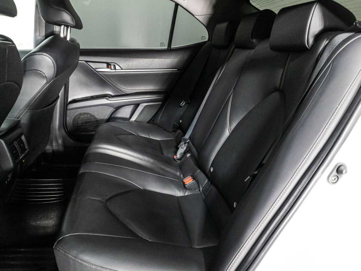 Toyota Camry с пробегом — 2019 год. Фото: #9