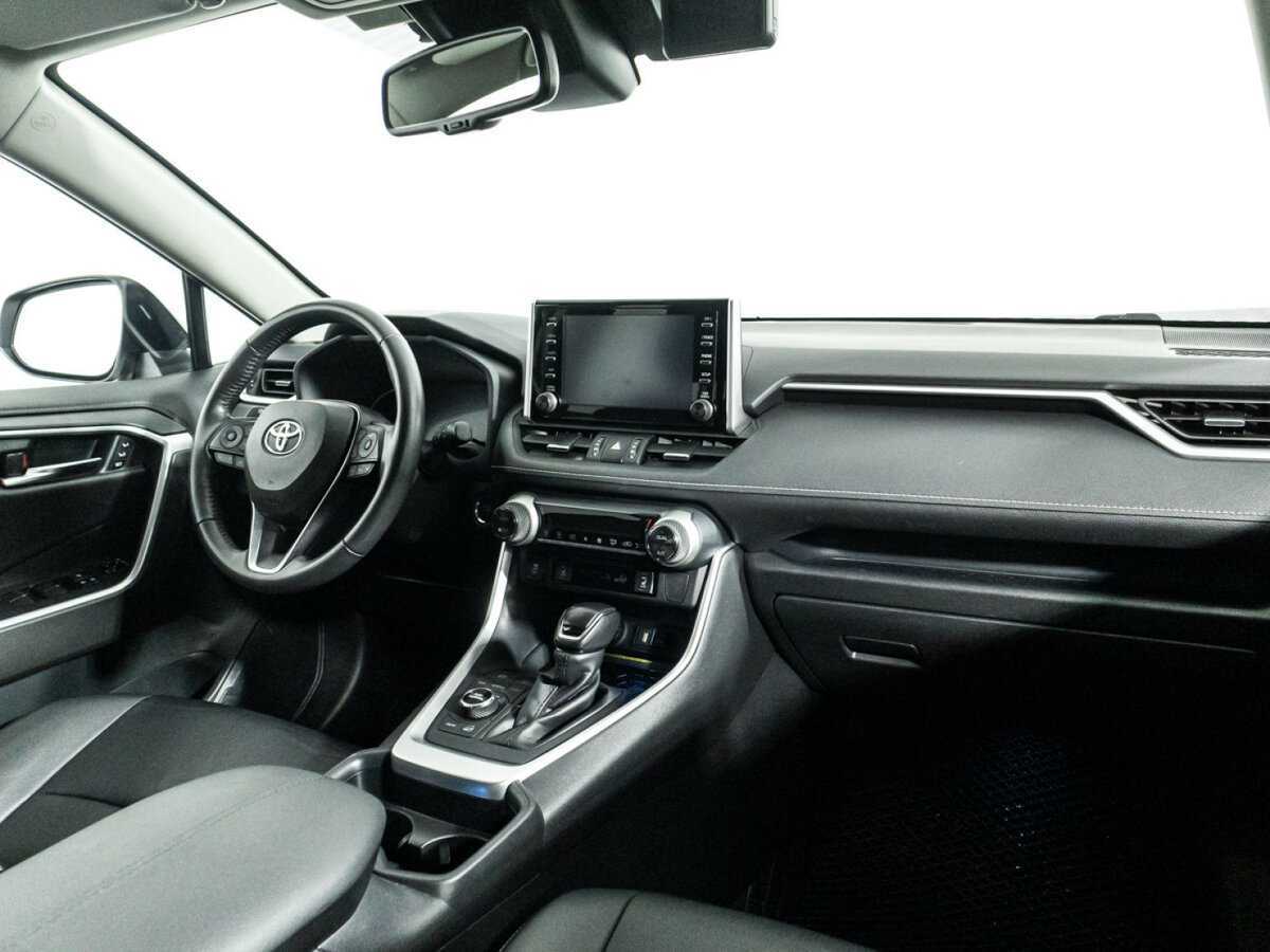 Toyota RAV4 с пробегом — 2021 год. Фото: #8