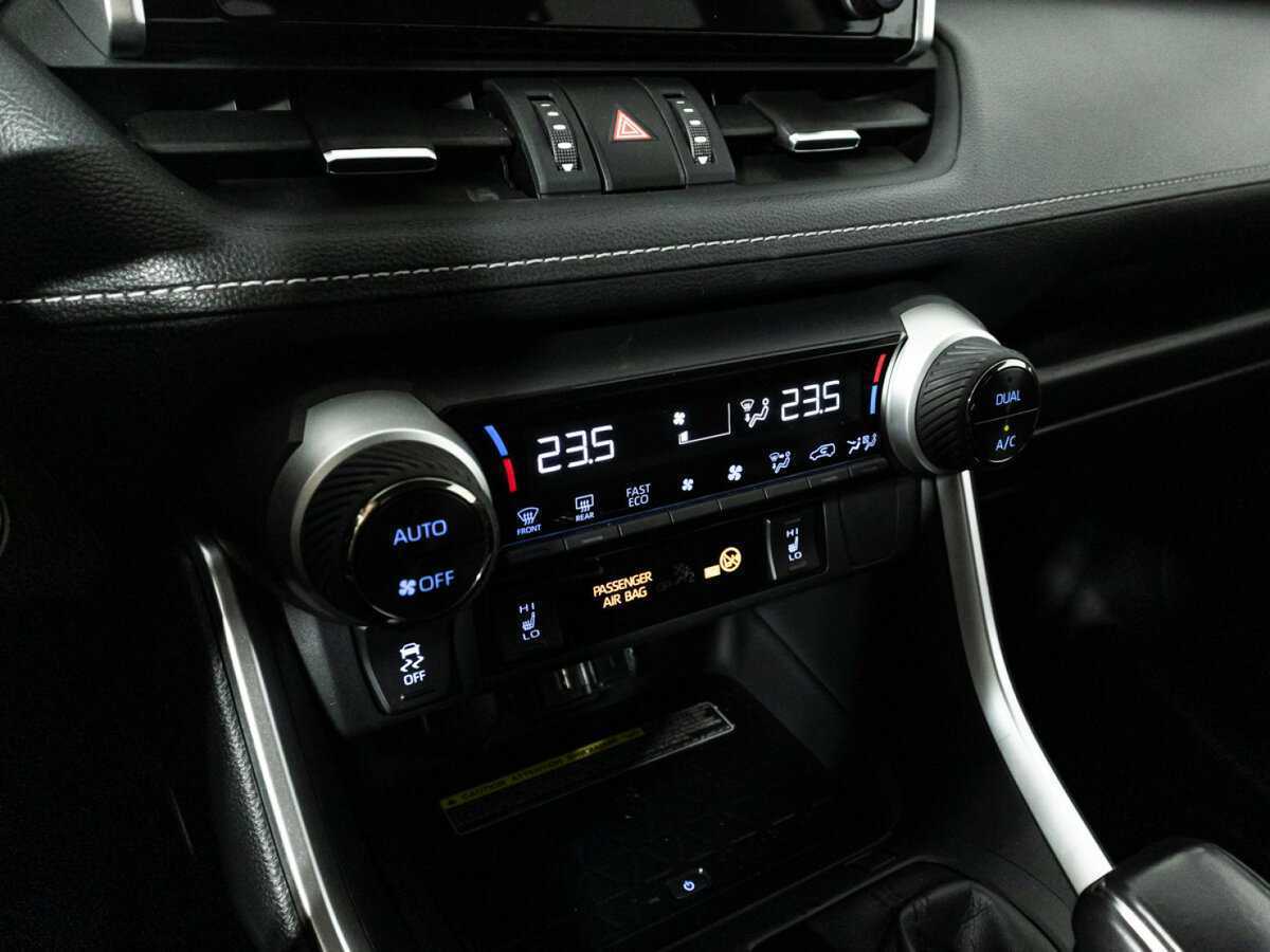 Toyota RAV4 с пробегом — 2021 год. Фото: #18