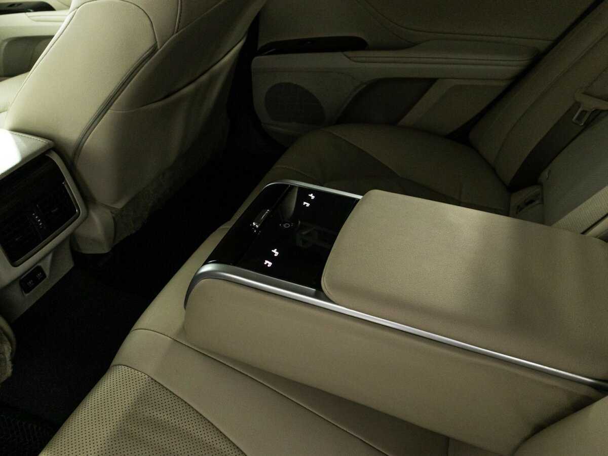 Toyota Camry с пробегом — 2018 год. Фото: #26