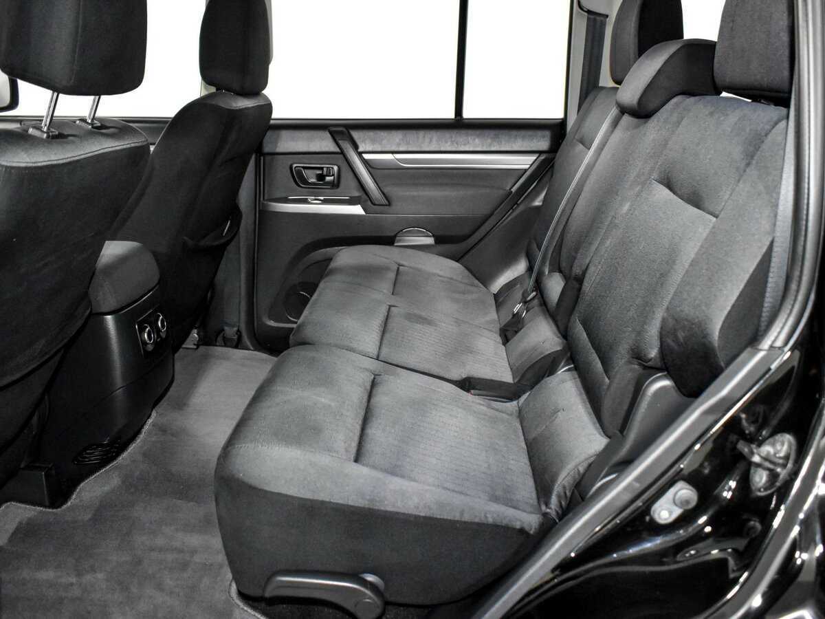 Mitsubishi Pajero с пробегом — 2013 год. Фото: #7