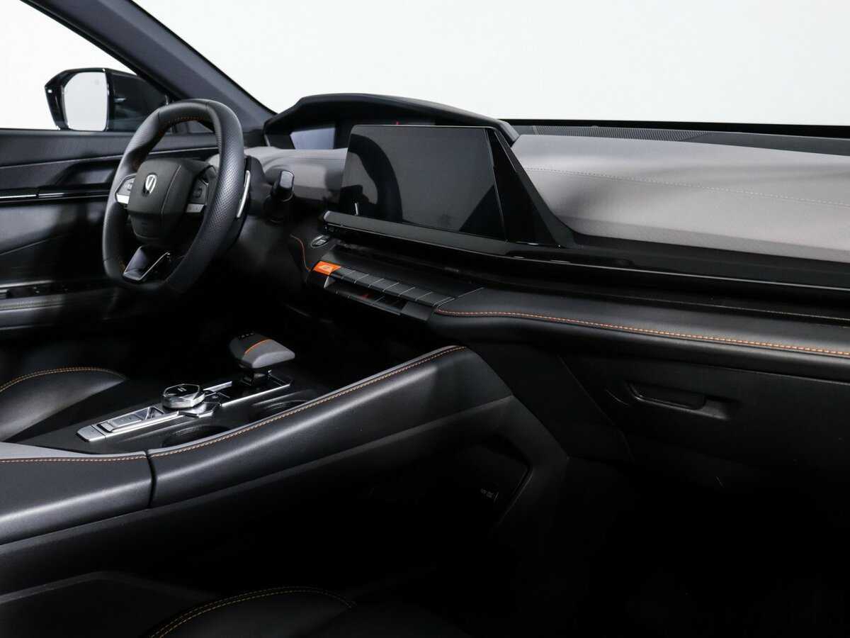 Changan UNI-V с пробегом — 2023 год. Фото: #5