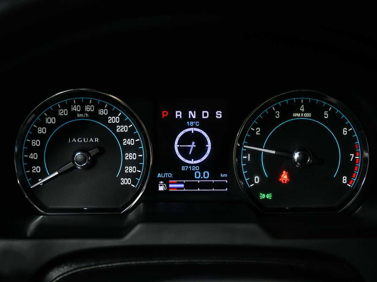 Jaguar XF с пробегом — 2013 год. Фото: #9