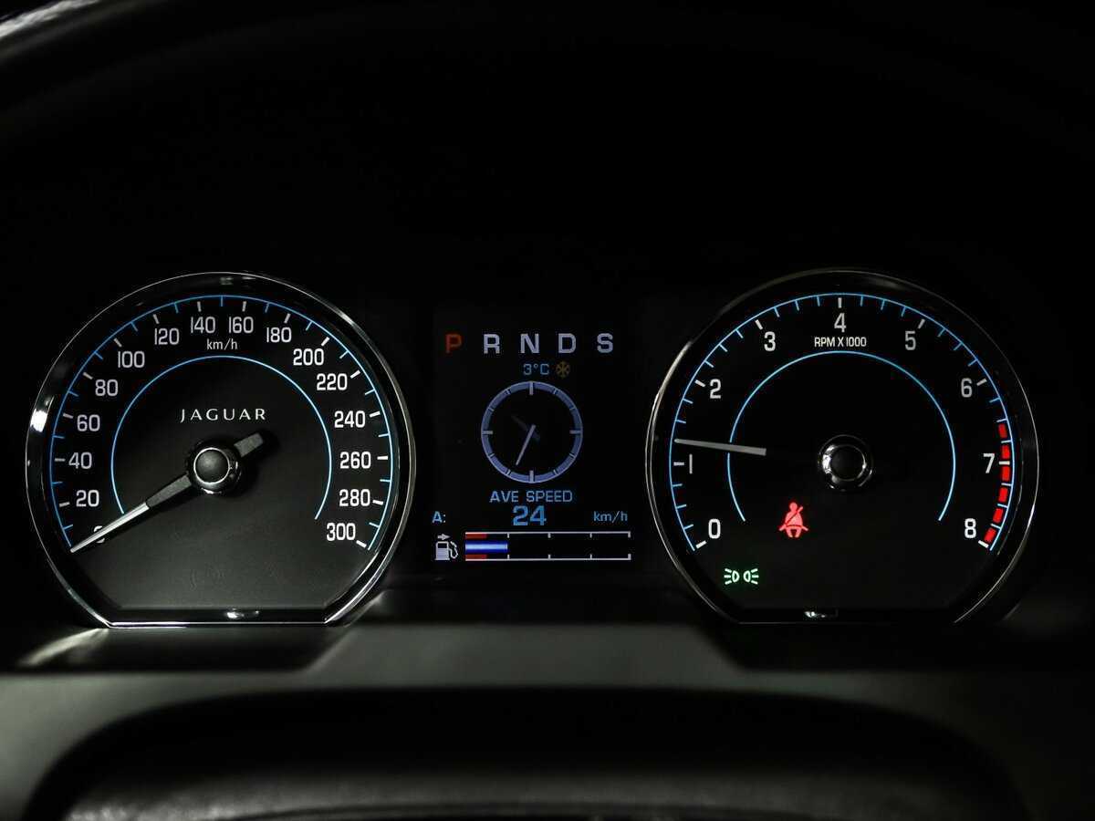 Jaguar XF с пробегом — 2013 год. Фото: #9