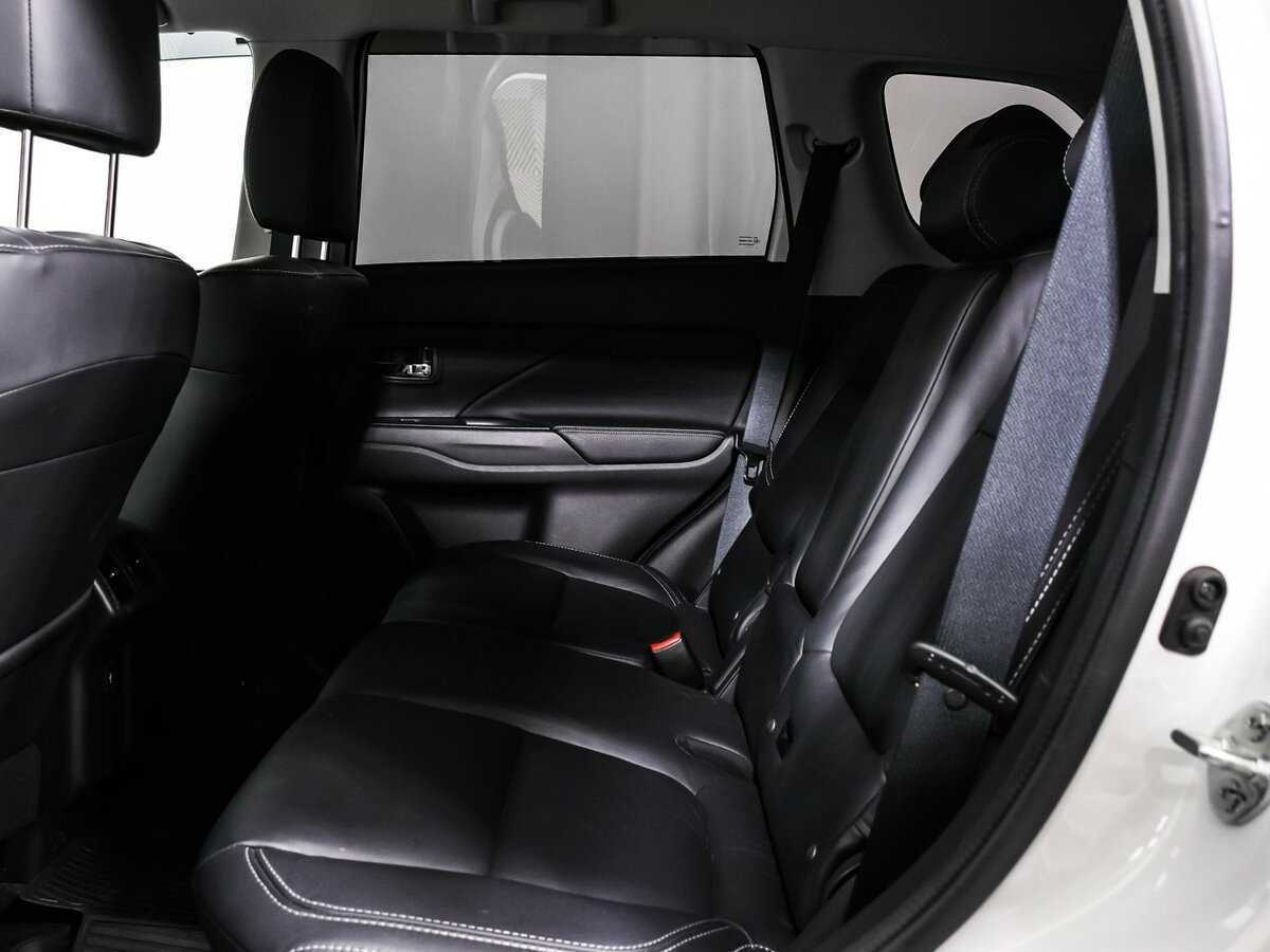 Mitsubishi Outlander с пробегом — 2019 год. Фото: #12