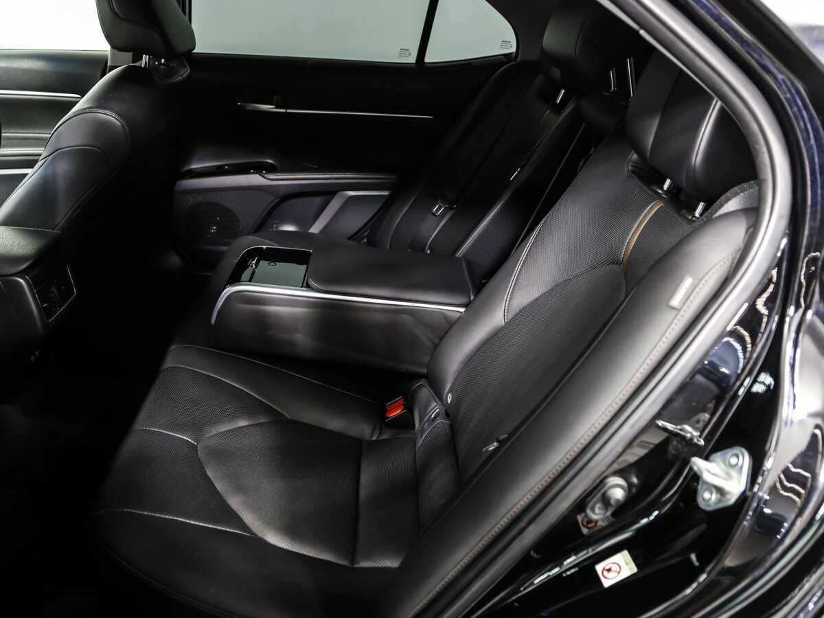 Toyota Camry с пробегом — 2018 год. Фото: #12