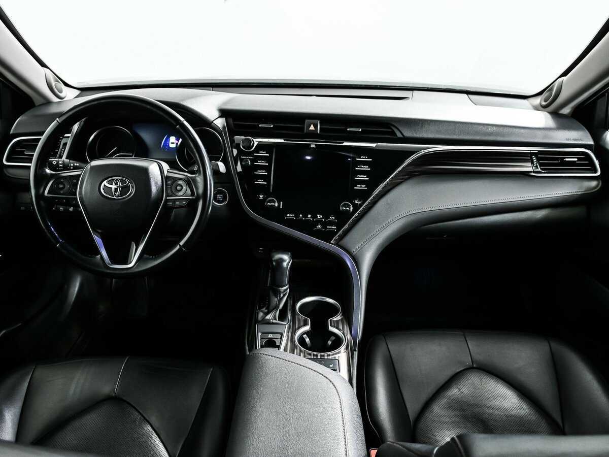 Toyota Camry с пробегом — 2018 год. Фото: #9