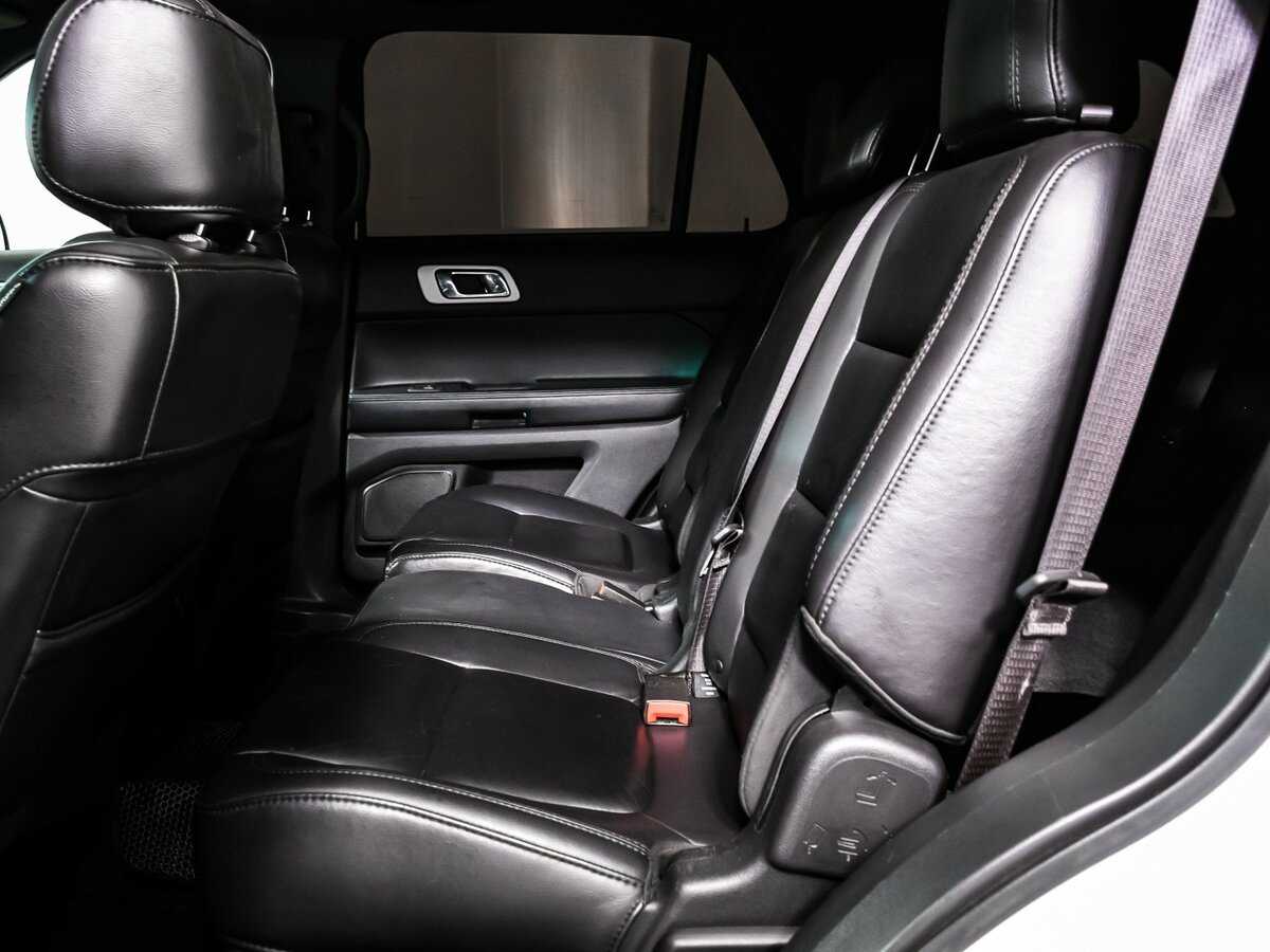 Ford Explorer с пробегом — 2013 год. Фото: #11