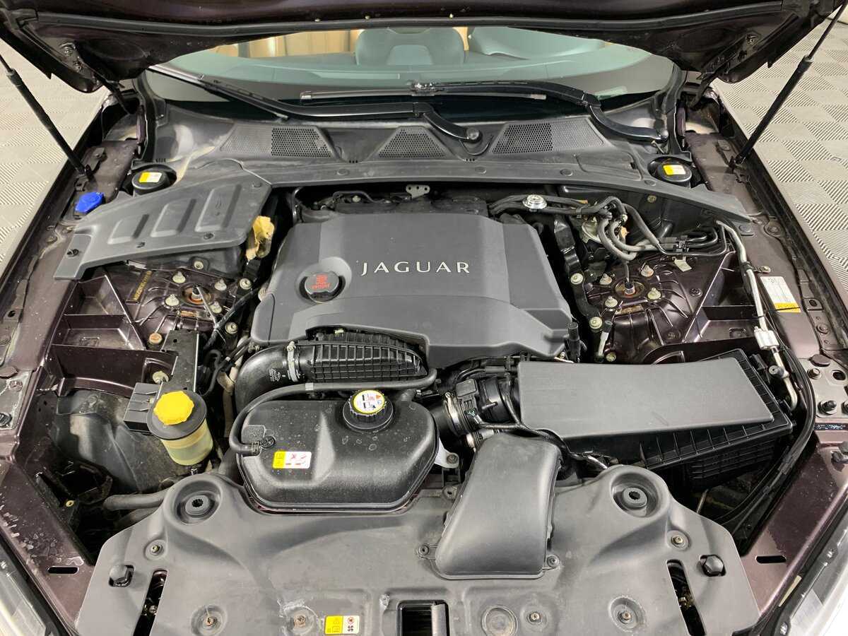 Jaguar XJ с пробегом — 2012 год. Фото: #10