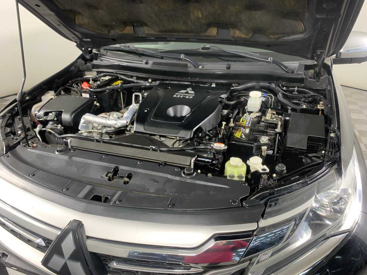 Mitsubishi Pajero Sport с пробегом — 2017 год. Фото: #10