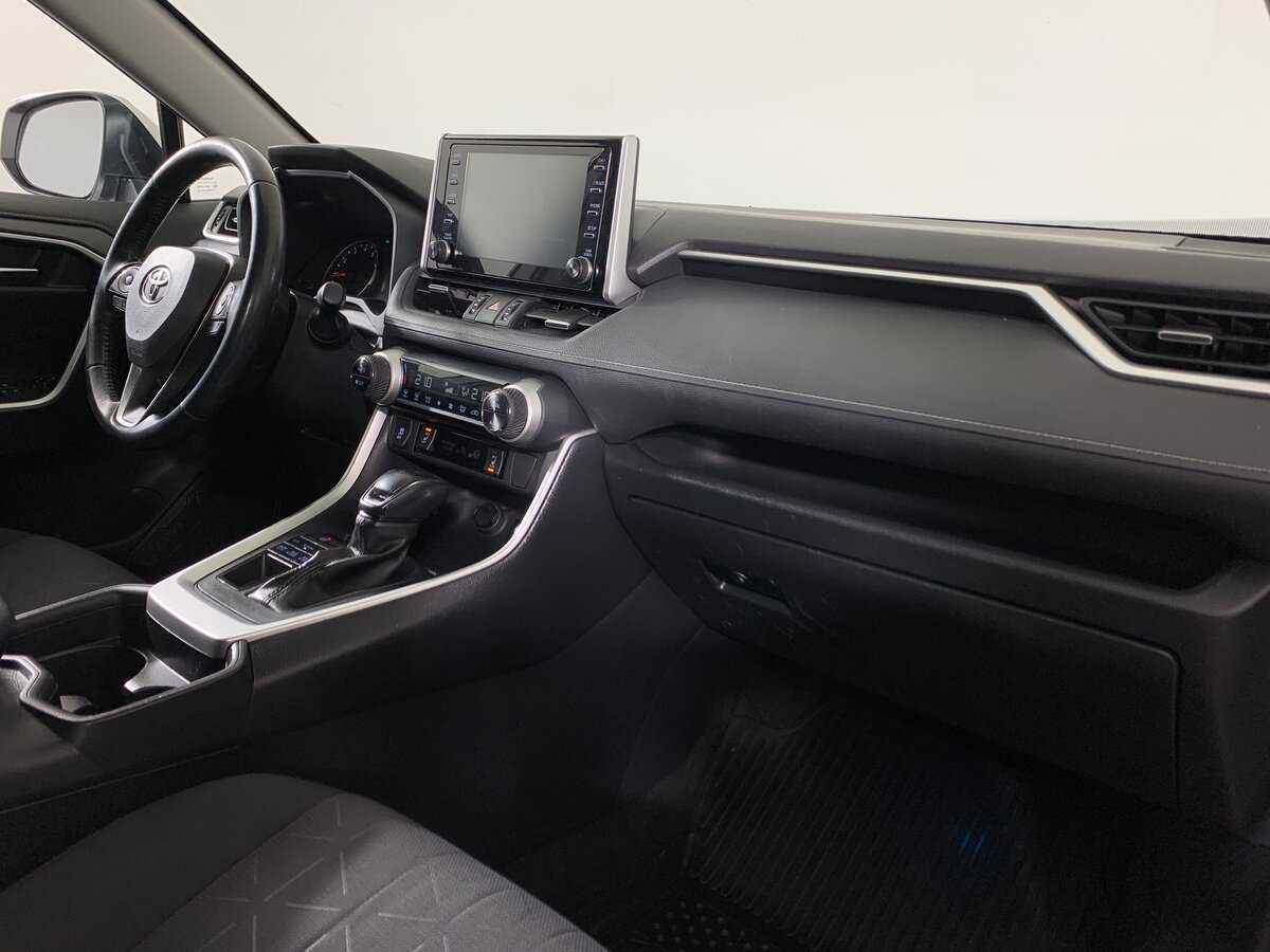 Toyota RAV4 с пробегом — 2020 год. Фото: #13