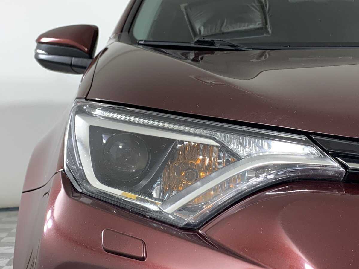 Toyota RAV4 с пробегом — 2018 год. Фото: #9