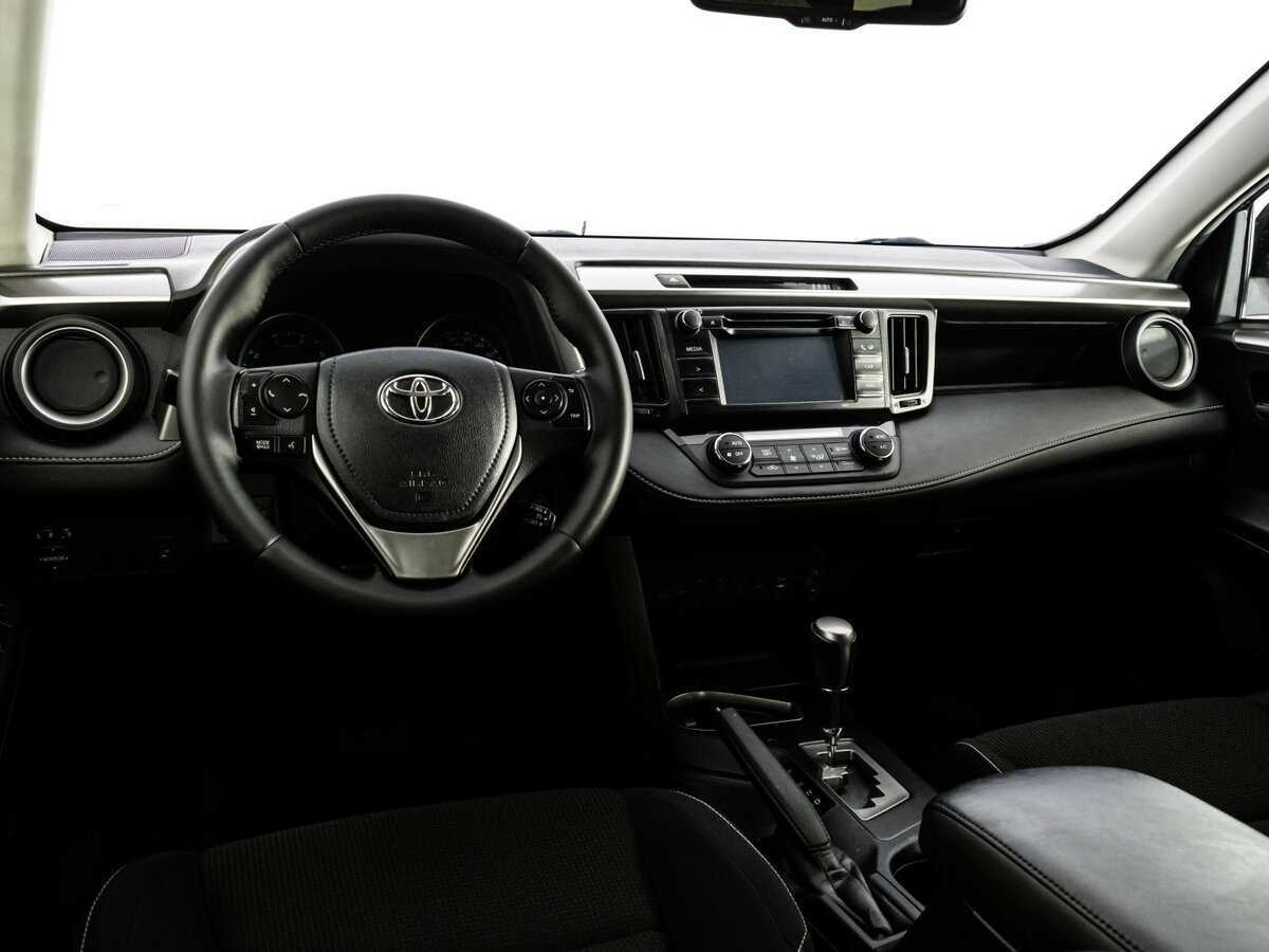 Toyota RAV4 с пробегом — 2015 год. Фото: #8