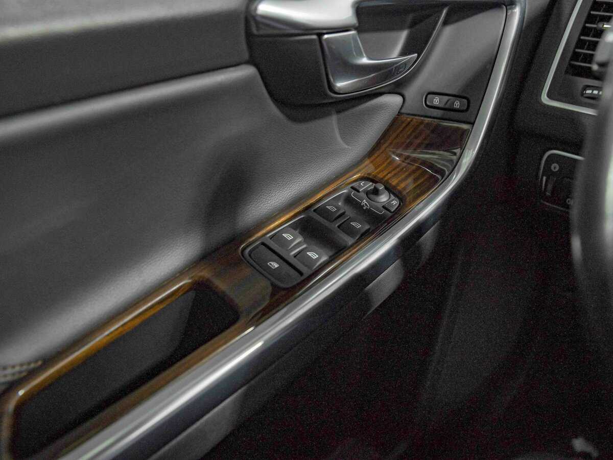Volvo XC60 с пробегом — 2015 год. Фото: #11