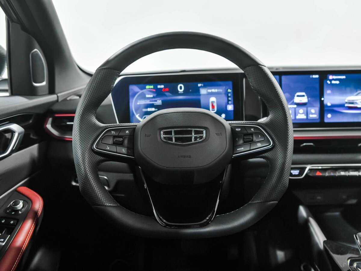 Geely Coolray с пробегом — 2023 год. Фото: #8