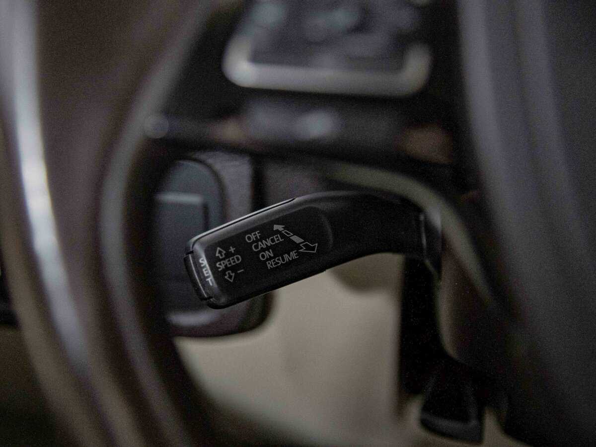 Volkswagen Touareg с пробегом — 2013 год. Фото: #7