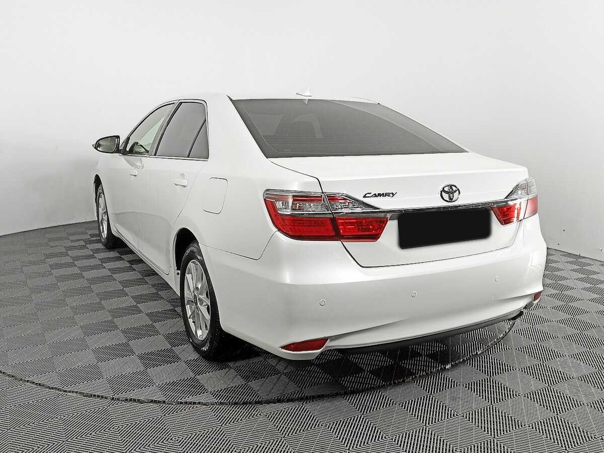 Toyota Camry с пробегом — 2017 год. Фото: #6