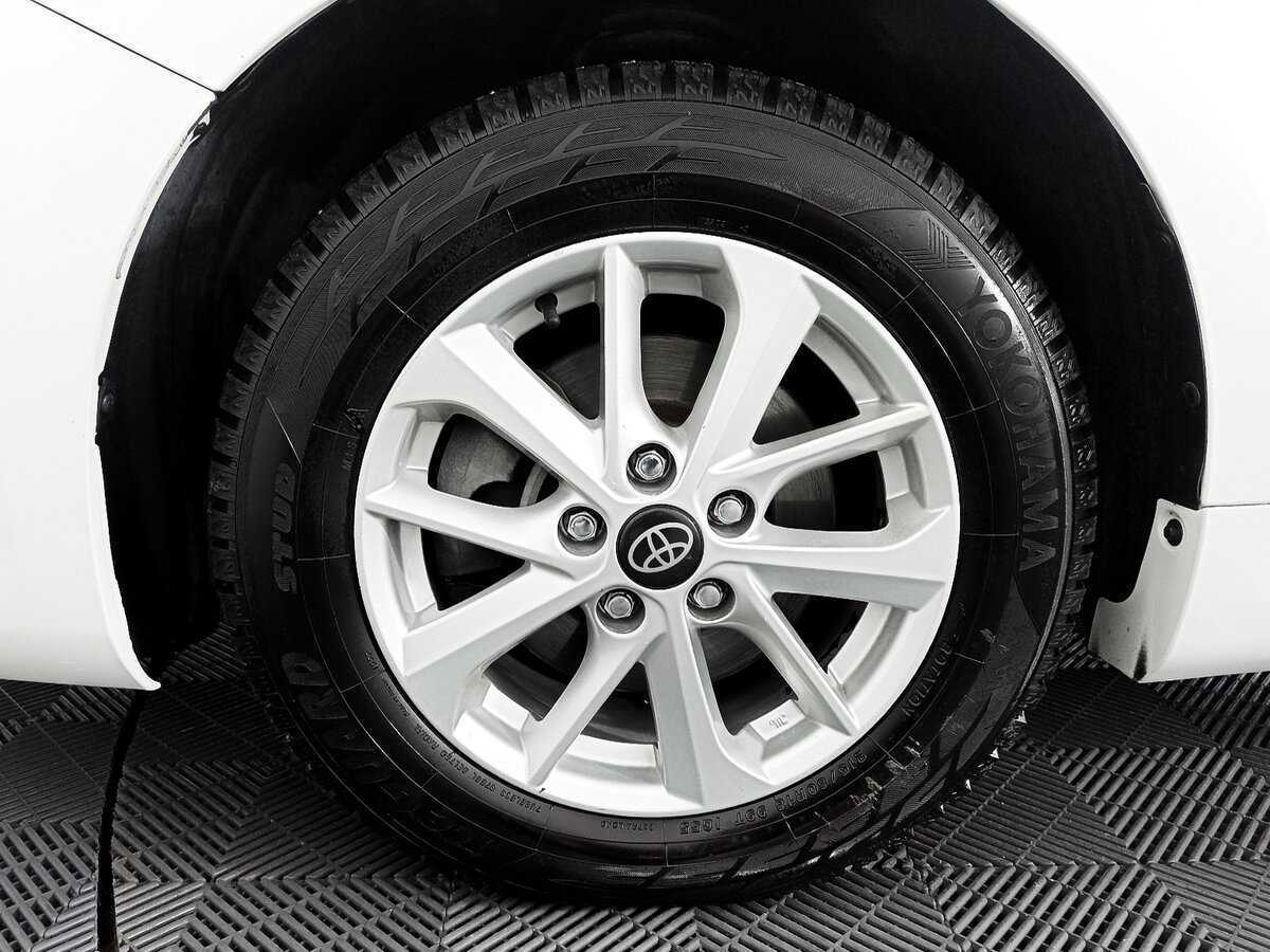 Toyota Camry с пробегом — 2017 год. Фото: #17