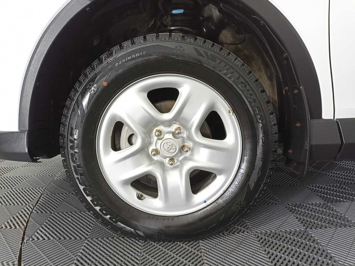 Toyota RAV4 с пробегом — 2017 год. Фото: #11