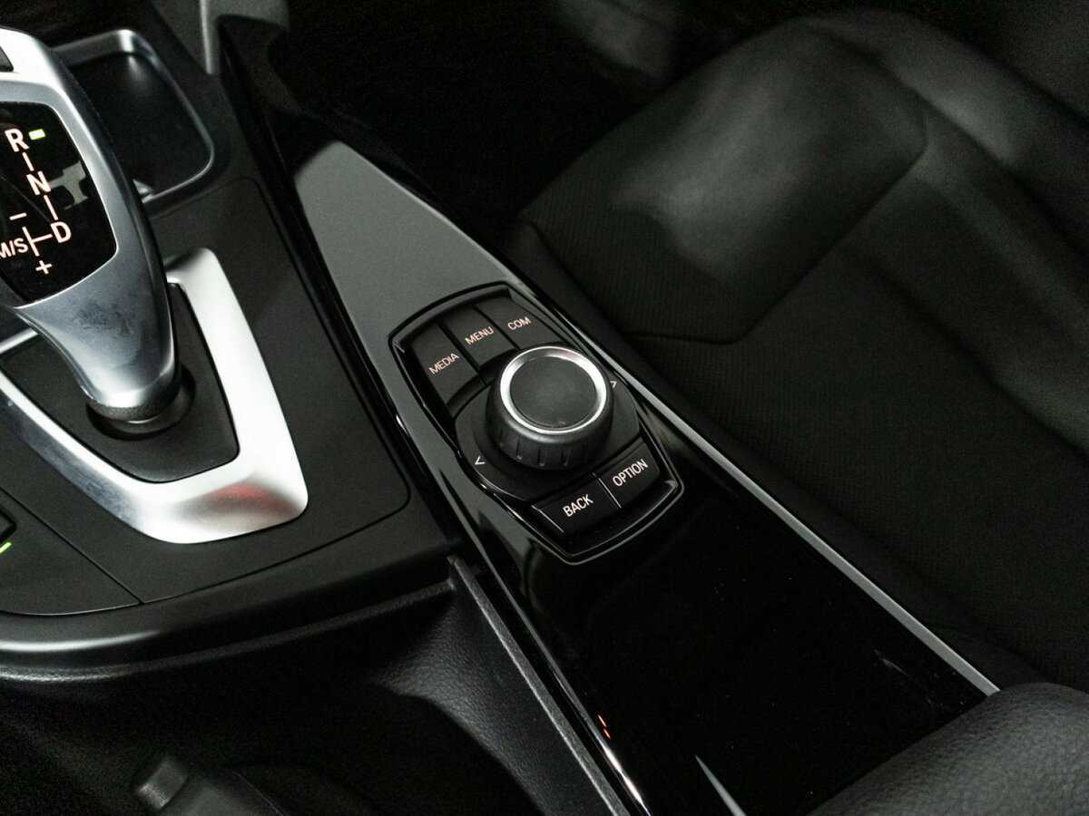 BMW 3 серии с пробегом — 2018 год. Фото: #17