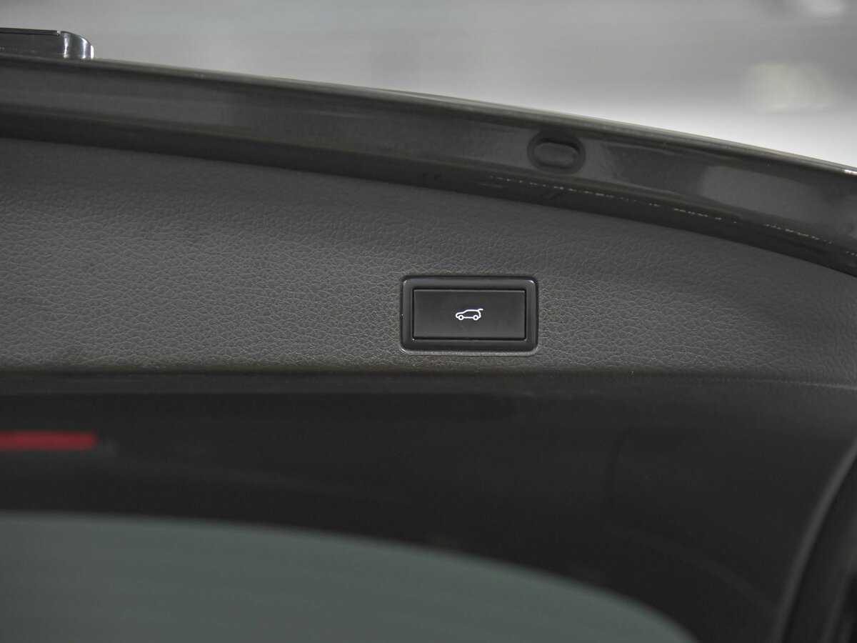 Volkswagen Touareg с пробегом — 2016 год. Фото: #19