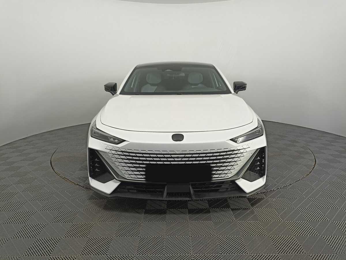 Changan UNI-V с пробегом — 2023 год. Фото: #1