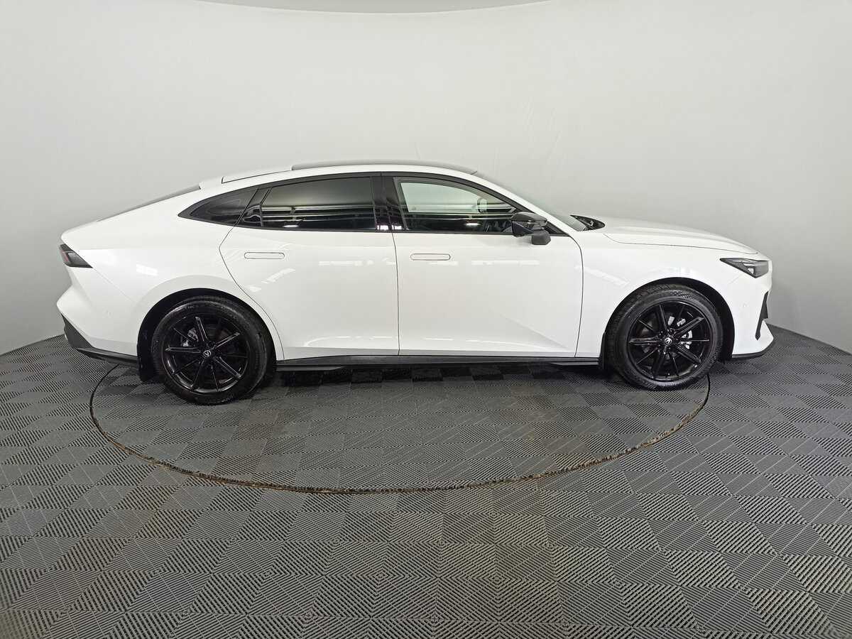 Changan UNI-V с пробегом — 2023 год. Фото: #3