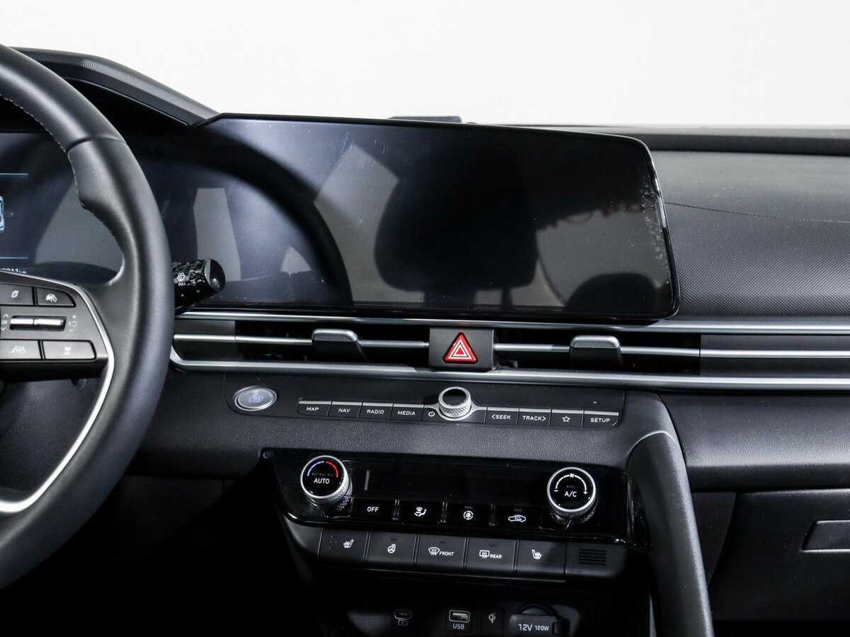 Hyundai Elantra с пробегом — 2023 год. Фото: #12