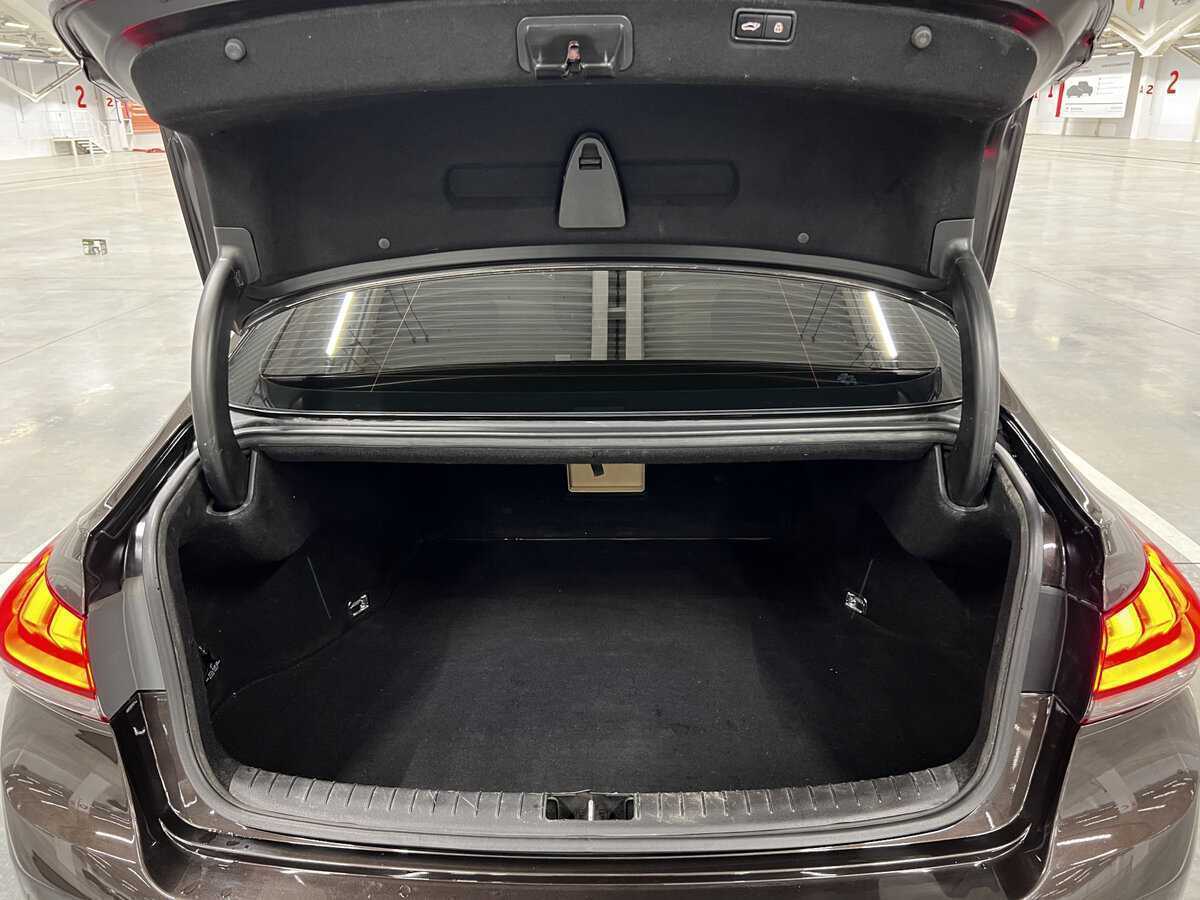 Hyundai Genesis с пробегом — 2014 год. Фото: #9